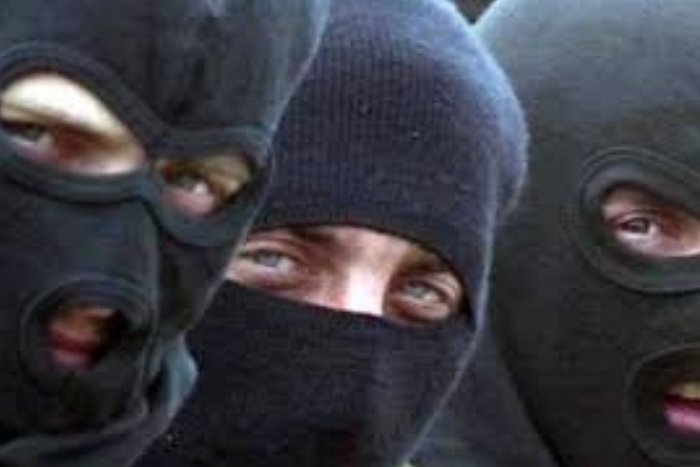 "Тріо" розбійників-закарпатців погрожували подружжю вбивством, якщо не віддадуть гроші й коштовності