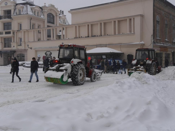 Чим сьогодні зайняті комунальники та міські служби в Ужгороді?