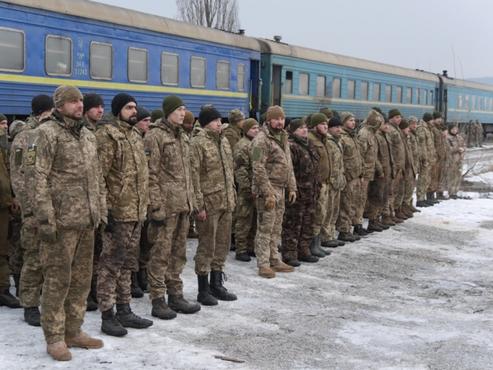 Закарпатських Героїв з "фронтового" потягу привітав мер Ужгорода Богдан Андріїв