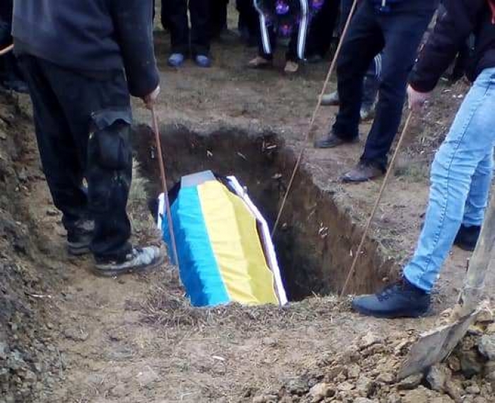 На Берегівщині провели в останню путь вояка Василя Гриня (ФОТО)