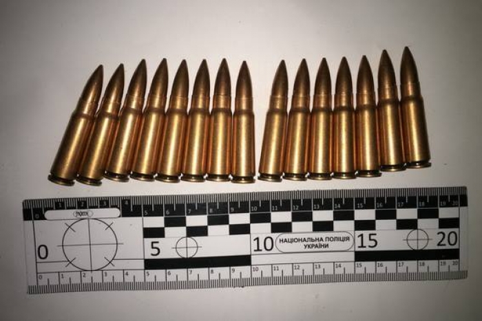 Поліція вилучила в ужгородця набої, які той намагався продати 