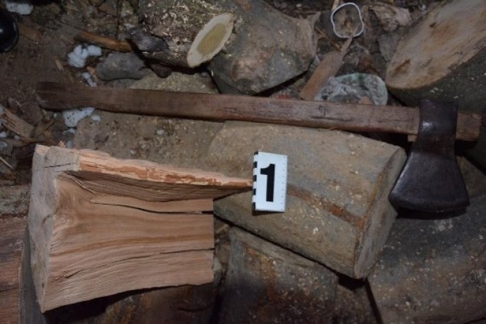 Суворе пограбування на Мукачівщині: сусід від сусіда сокирою "вибив" 1500 гривень