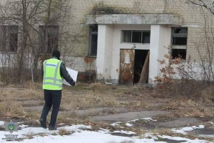 На Мукачівщині розшукували правопорушників, які нібито пограбували заправку, захопили заручників й ховалися за містом