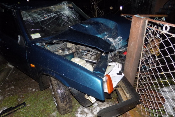 П’яний закарпатець на авто зніс електричний стовп – без світла залишилось півсела