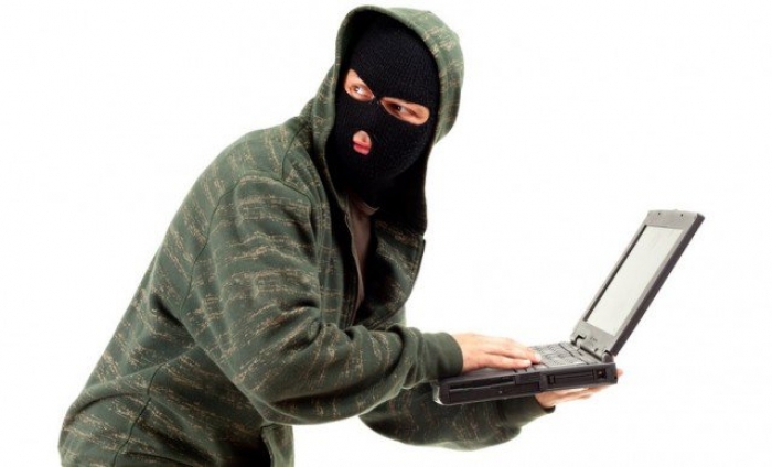 У Тячеві крадій поцупив з магазина ноутбук та 150 тисяч гривень