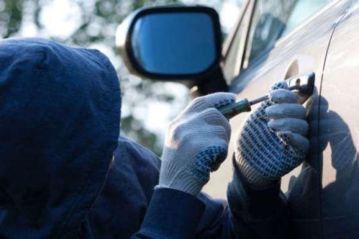 В Ужгороді затримали двох чоловіків, ймовірно причетних до викрадення авто