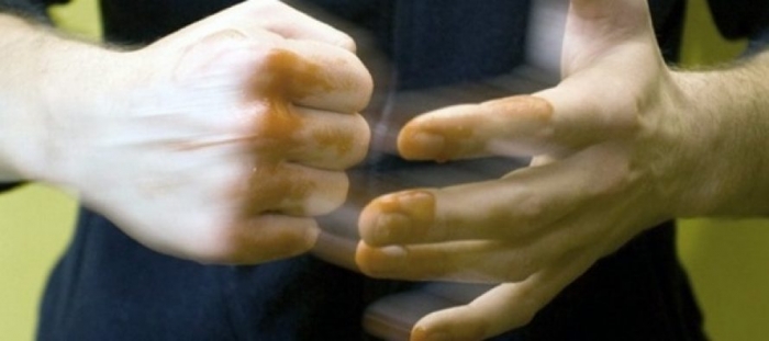 Мукачівець вибивав борги від чоловіка у прямому значенні цього слова