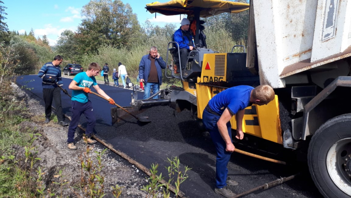 Місцеві мешканці на Міжгірщині не пригадують, щоб таке відбувалось з цією дорогою