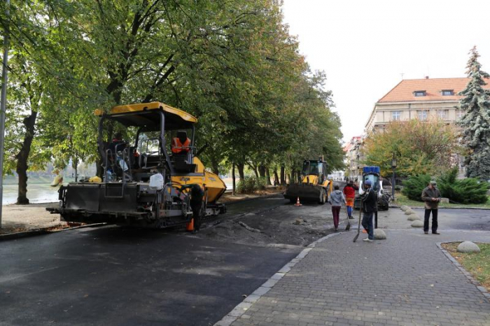Асфальтування дороги на набережній Незалежності завершать за кілька днів