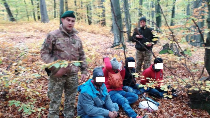 Не туристи: індуси підкорювали гори Закарпаття, щоб потрапити до Словаччини