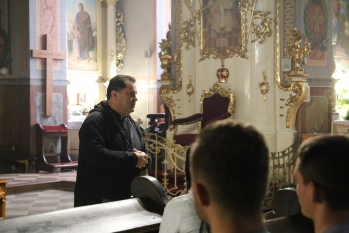 Чи є Бог в окопах? Про релігію на війні закарпатським курсантам розповів капелан Іван Ісаєвич