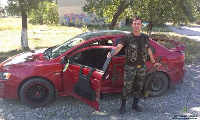 "Їдеш на сімейну сварку й спостерігаєш за сім’єю, яка разом років 30, а ладу нема ніколи", – закарпатський патрульний про службу в поліції