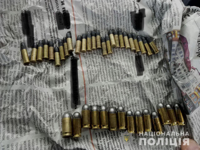Затриманий поліцією закарпатець виявився озброєним бойовими набоями