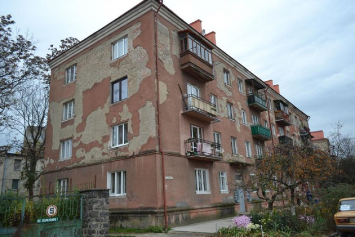 Яка доля очікує на ужгородські "хрущовки" та їхніх мешканців?