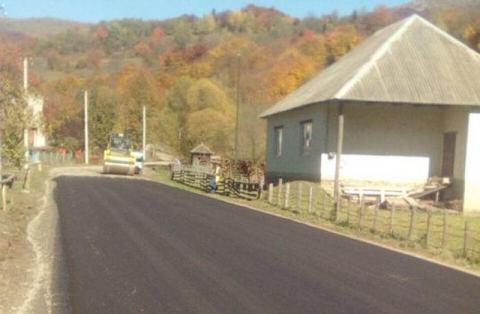 На Воловеччині радіють асфальту на дорозі – такого не було кілька десятиліть