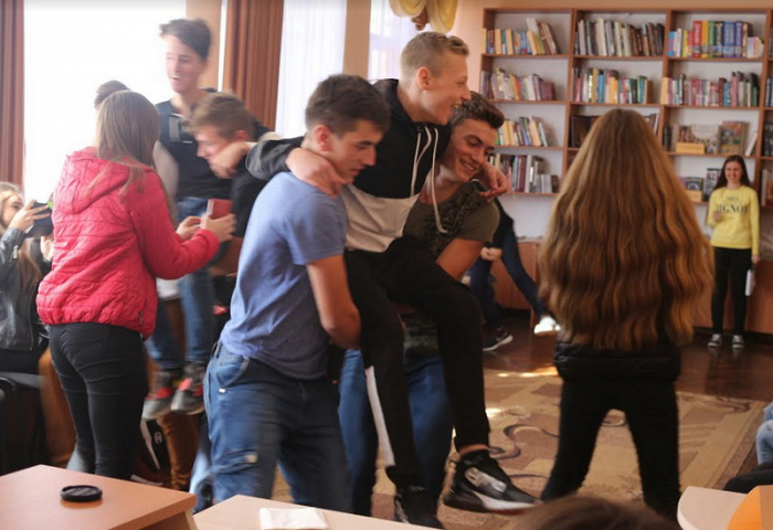 Два козацькі курені влаштували змагання поміж собою у головній книгозбірні Ужгорода