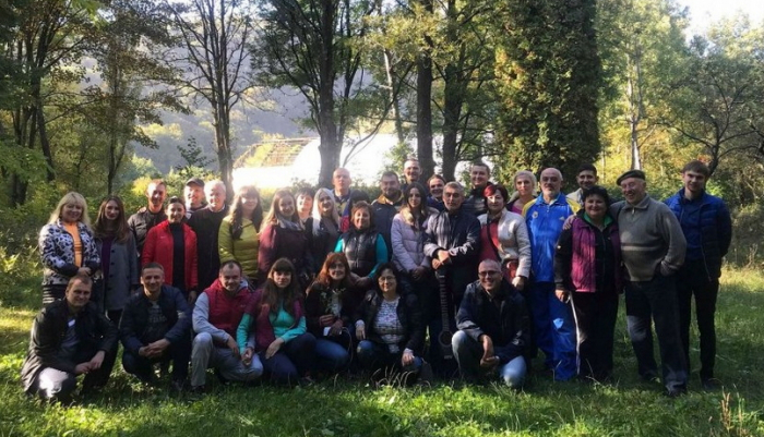 Правники з вишу в Ужгороді весело провели час на природі — зі співами та смачним бограчем!