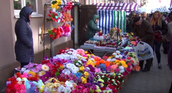 Де в Ужгороді торгуватимуть квітами та  вінками до Дня пам’яті — 1 листопада