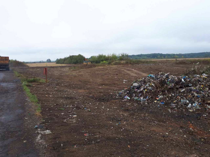 Землі на Ужгородщині "зачищають" від побутового сміття