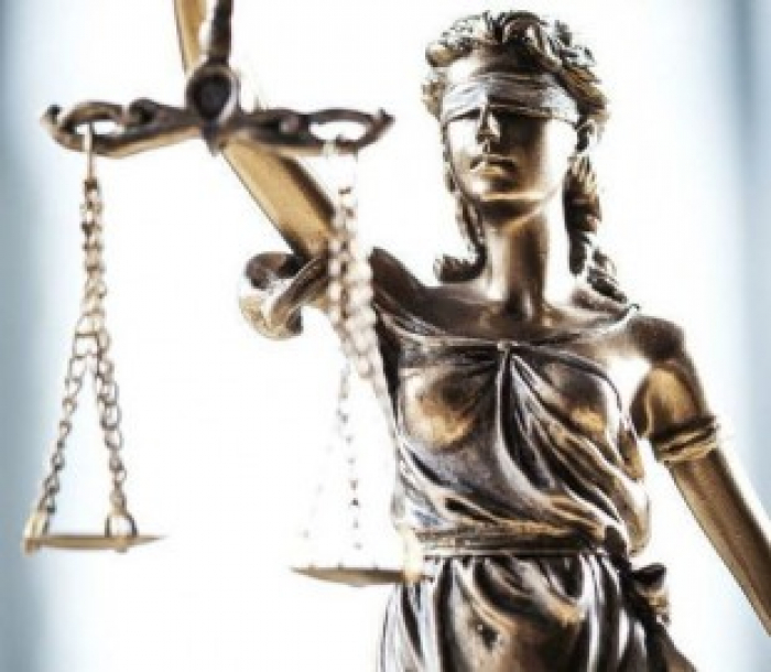 Закарпаття. Жінка-держреєстратор "покаялася" і суд їй пробачив!