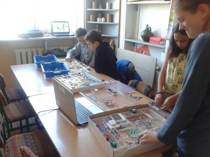 Ужгородські школярі завдяки "Робототехніці" засвоюють основи програмування