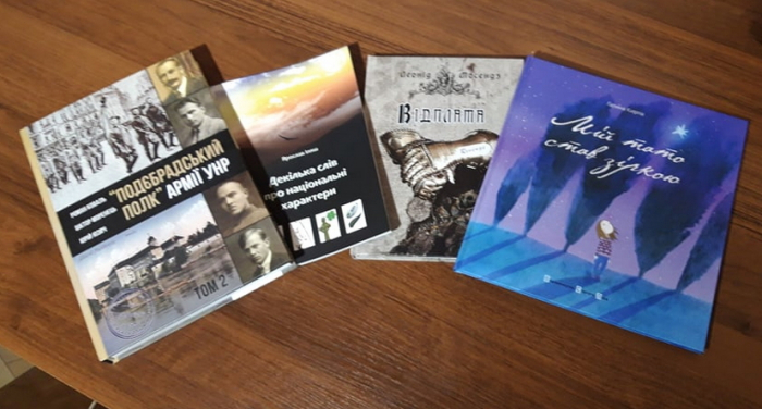 У закарпатському Тячеві презентували книги донеччанина та киянина на патріотичну тематику 