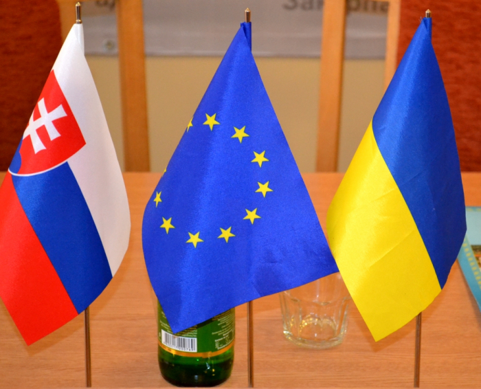 Депутат Закарпатської облради Андрій Андріїв звернувся до стратегічних радників Гройсмана з проханням посприяти у пропуску фур на кордоні зі Словаччиною