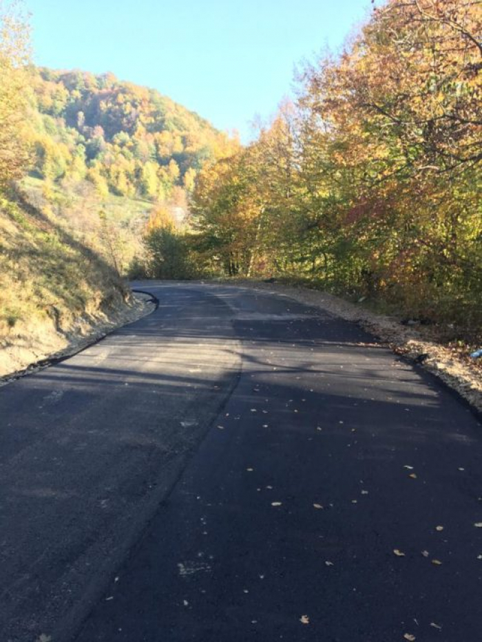 На Тячівщині триває ремонт дороги до присілка, в якому ніколи не було суцільного асфальту
