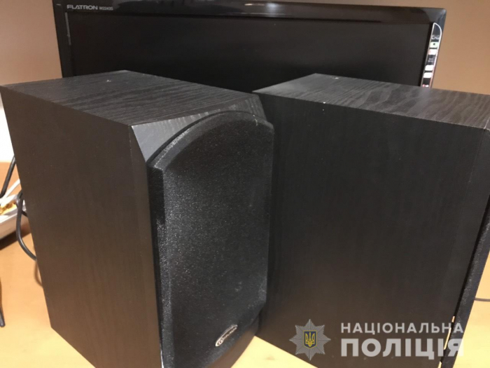 "Комп’ютерні" злодії на Тячівщині обікрали приватний будинок на 10 тисяч гривень