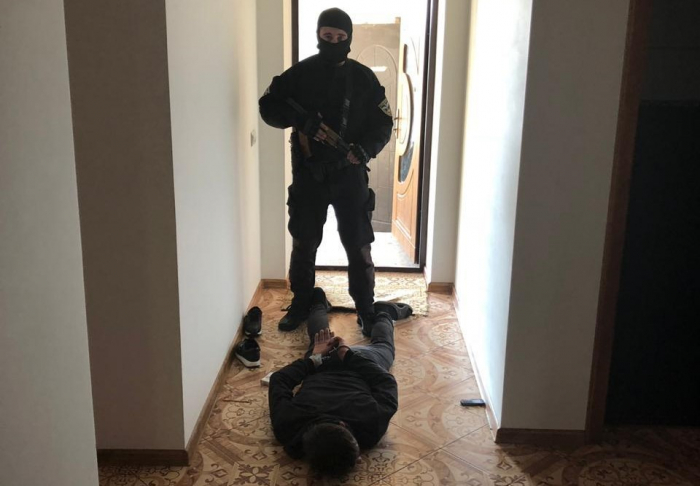 На Мукачівщині стоматолог збував небезпечні наркотики. Опубліковано фото