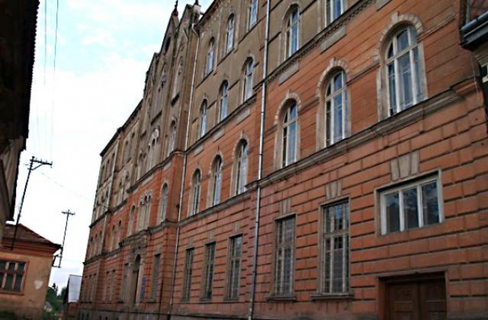 Випускникам на замітку: УжНУ організовує безкоштовну недільну школу підготовки до ЗНО