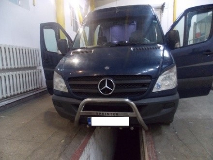 Тайник із мотоциклами виявили прикордонники Закарпаття в мікроавтобусі
українця