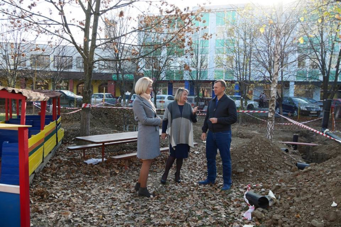 Роботи у дитсадку "Ластовічка" в Ужгороді: триває перенесення модульної мобільної котельні