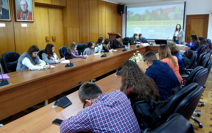В Ужгороді відкрили першу на Закарпатті школу дебатів
