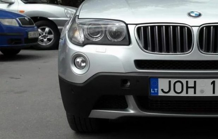 До уваги закарпатських "пересічників": Порошенко підписав закони про "євробляхи"!