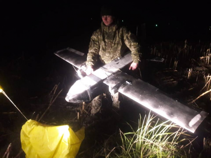 На Ужгородщині затримали місцевих жителів з міні-літаком для котрабанди цигарок в Угорщину (ФОТО)