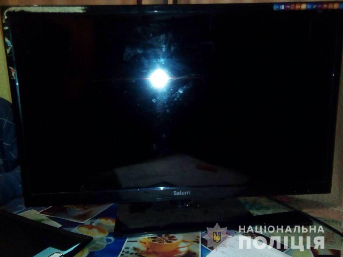 Свалявщина: чоловік відлупцював рідного брата й вкрав від нього телевізор