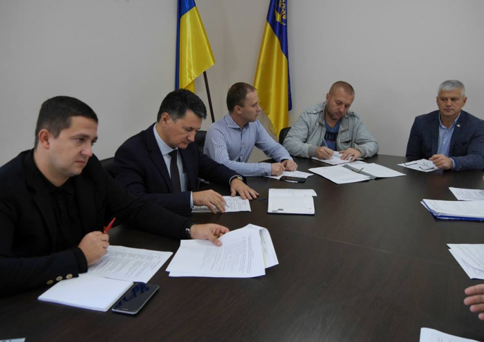 В Ужгородській міськраді засідала спецкомісія: що чекати водіям на вулицях міста?
