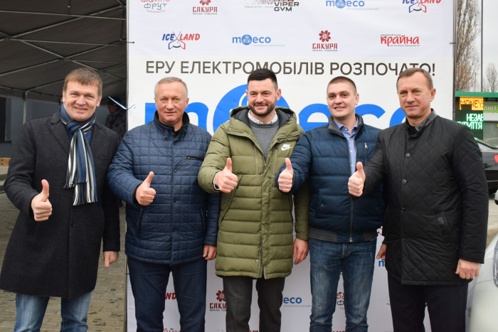 В Ужгороді відкрили перший у краї салон електромобілів і запустили екологічне таксі (ФОТО)