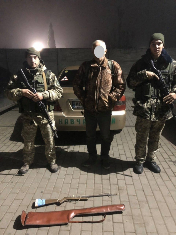 На українсько-словацькому кордоні затримали закарпатця-браконьєра