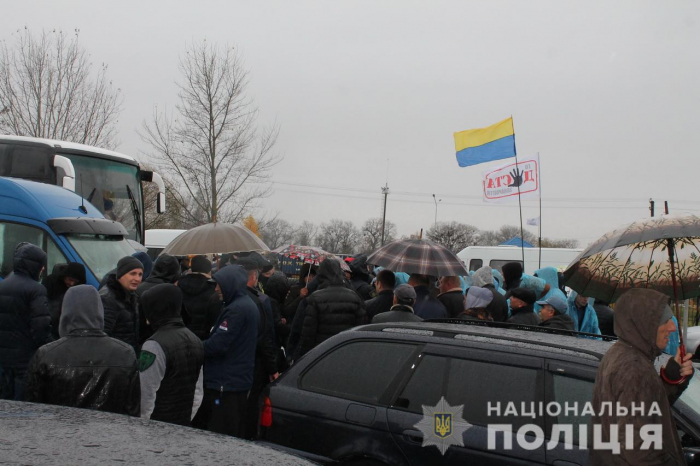 Поліція Закарпаття просить громадян повідомляти про порушення їх конституційних прав
