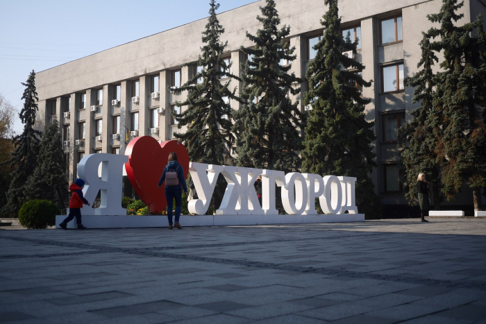 Фотозону "Я люблю Ужгород" полагодили (ФОТОФАКТ)