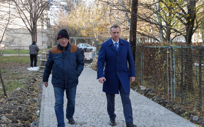 В Ужгороді триває ремонт внутрішньоквартальних територій біля багатоповерхівок