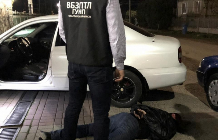  Ужгородського таксиста-сутенера взяли під варту