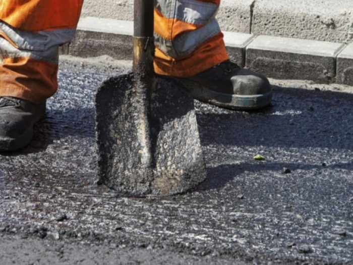 Тимчасово ускладнено рух для автівок на вулиці Михайла Коцюбинського в Ужгороді