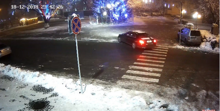 "Додрифтувався": поліція вилучила водійські права у водія за екстремaльну їзду у центрі Виногрaдова