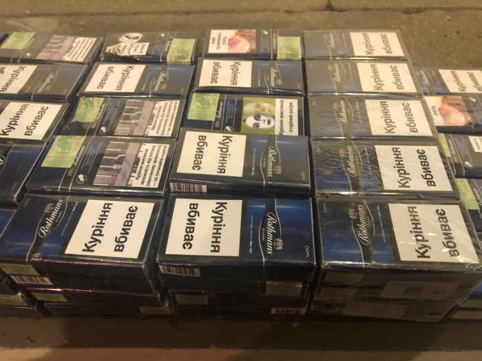 Українець "подарував" закарпатським митникам і машину, і цигарки (ФОТО)