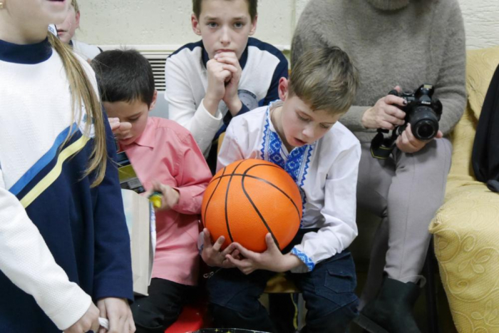 Вихованці БФ «Нова сім’я» писали листи до Святого Миколая: хто виконав їхні бажання?