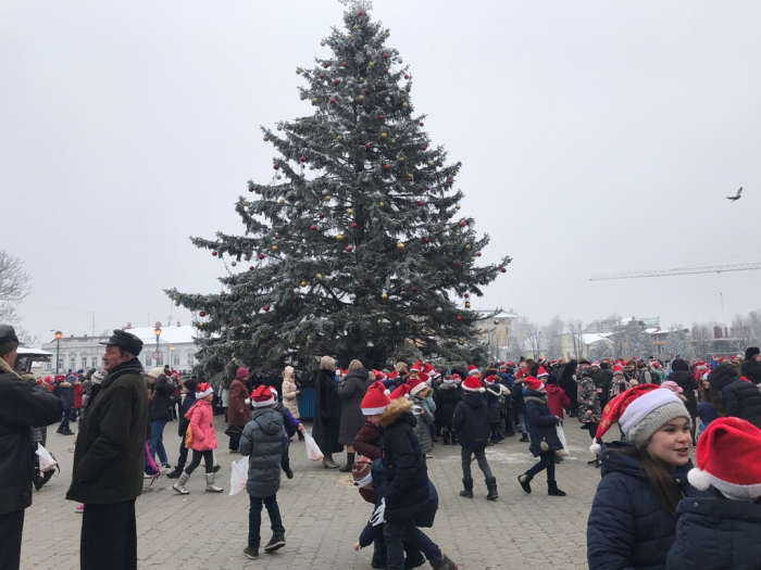 Ужгород заполонили Миколайчики (ФОТОФАКТ)