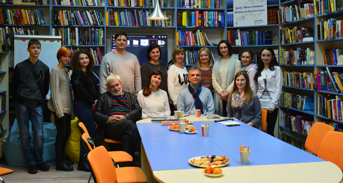 Книжка – найкращий подарунок, або про що говорили в ужгородському літклубі «Читаємо разом»